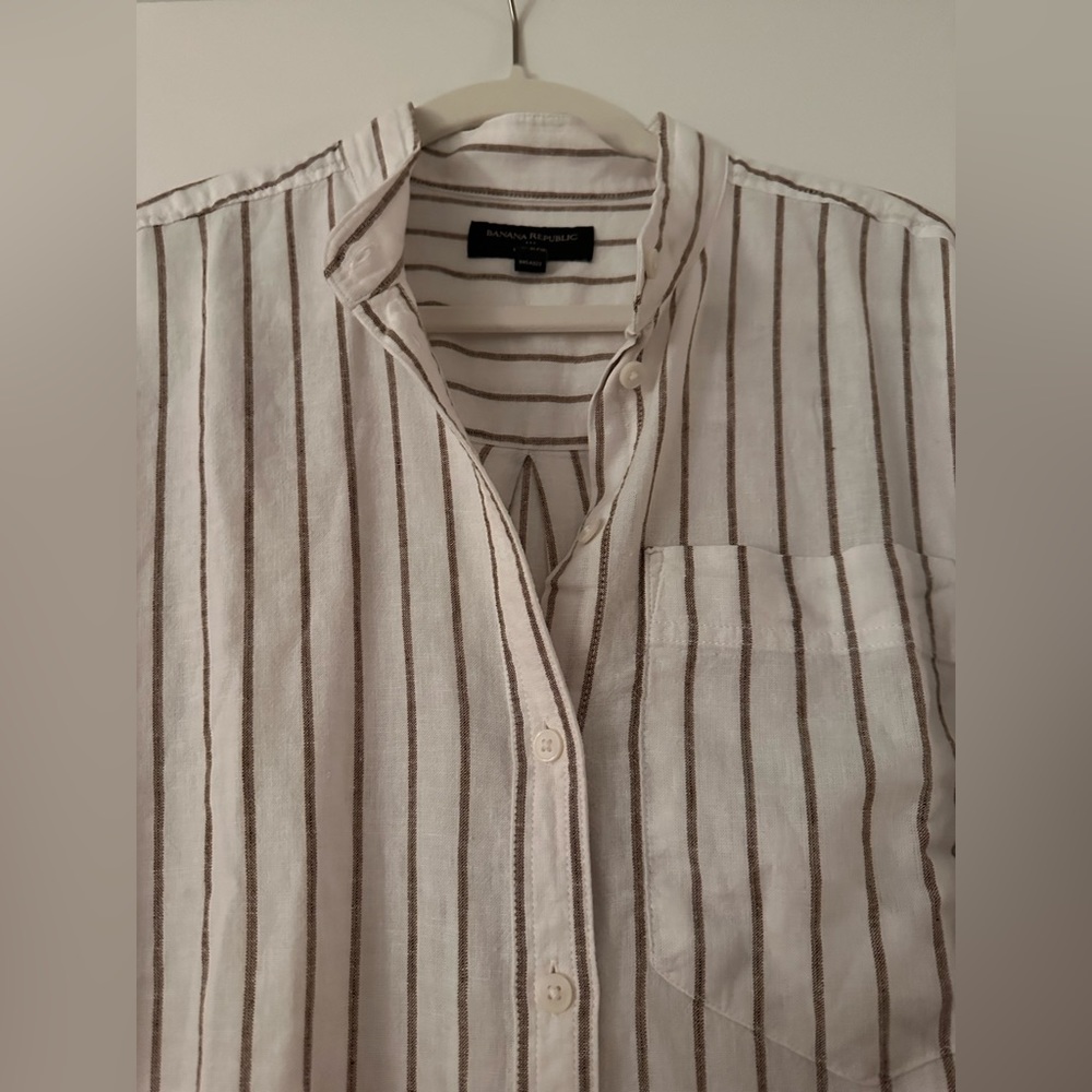 NWOT Banana Republic White and Beige blouse